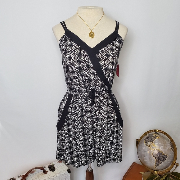 Black/White Xhilaration Romper - Size M (NWT) - Picture 6 of 12